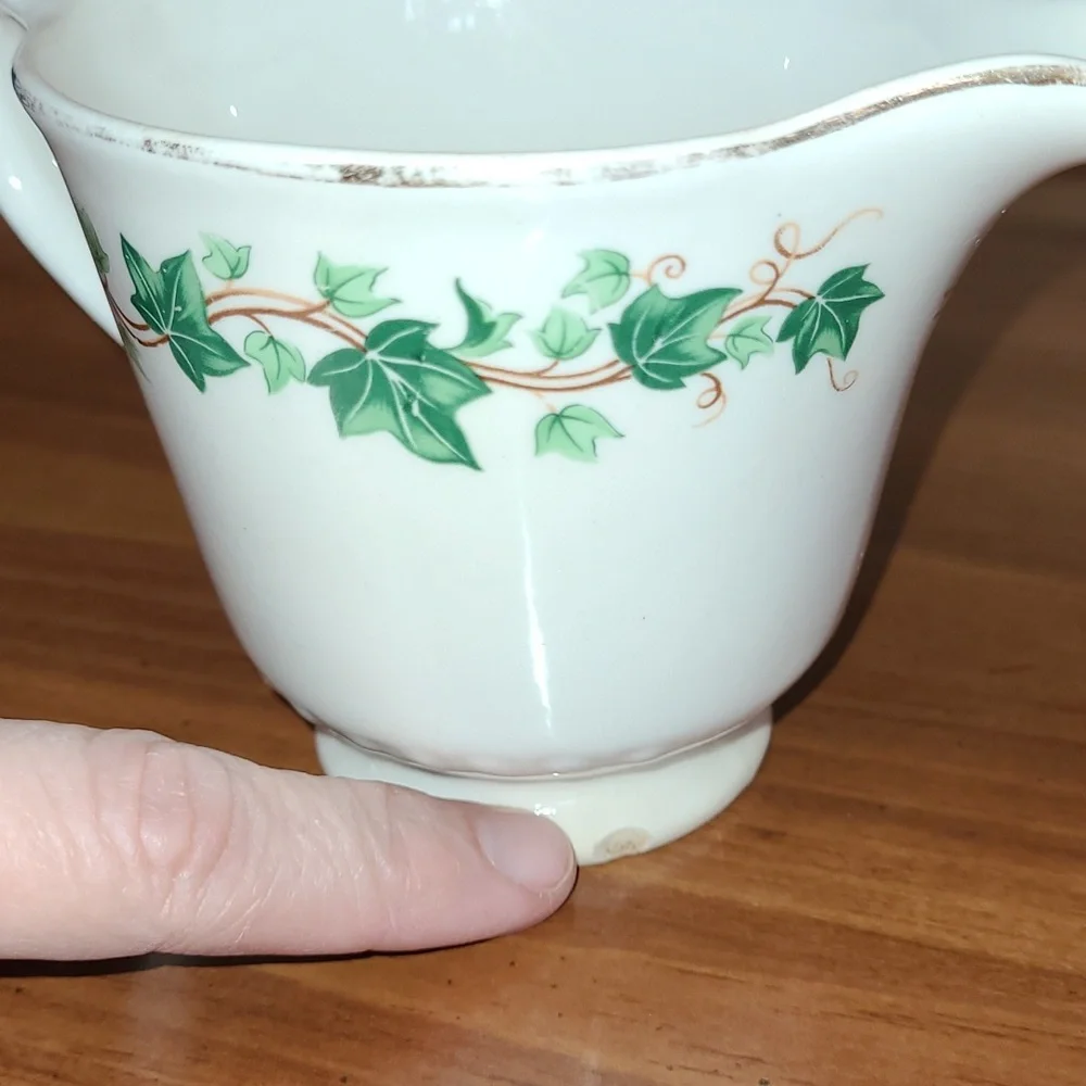 Vintage 1951 Homer Laughlin WVA Green Ivy Garland Footed Creamer Cup HLC39 RARE